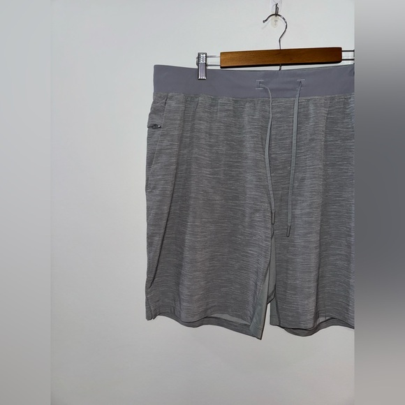 XXL Lululemon T.H.E. Short Linerless 9” Inseam Heather Sea Salt Lightcast Shorts - Picture 2 of 12